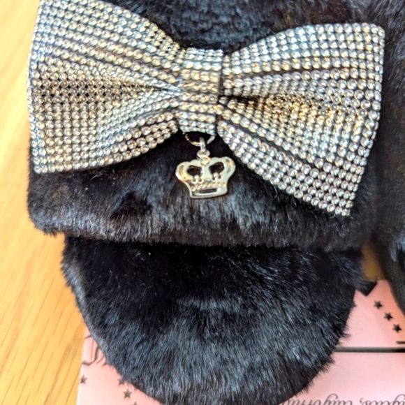BNWT Juicy Couture Womens (6.5/7.5) Furry Slide-In Slippers With Bow And Crown - Picture 9 of 10